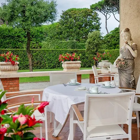 Edera Marina di Pietrasanta