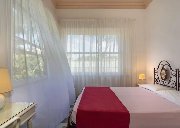 酒店 艾德拉别墅酒店 马里纳-迪-皮特拉桑塔