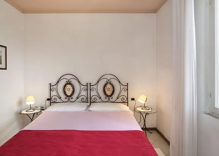 艾德拉别墅酒店 马里纳-迪-皮特拉桑塔