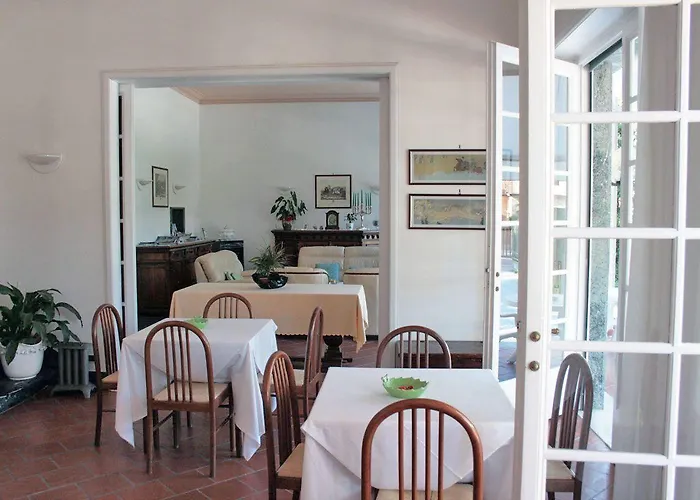 艾德拉别墅酒店 马里纳-迪-皮特拉桑塔